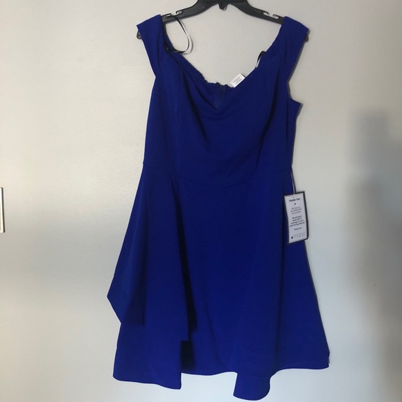 NWT Beautiful Dress!! - Picture 2 of 10